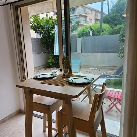 Apartment Jardin Lympia : Studio-jardin Port De Centre *